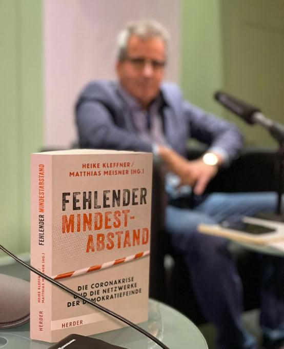 img_Lesung-Fehlender Mindestabstand 2021, Foto Beate Bossdorf